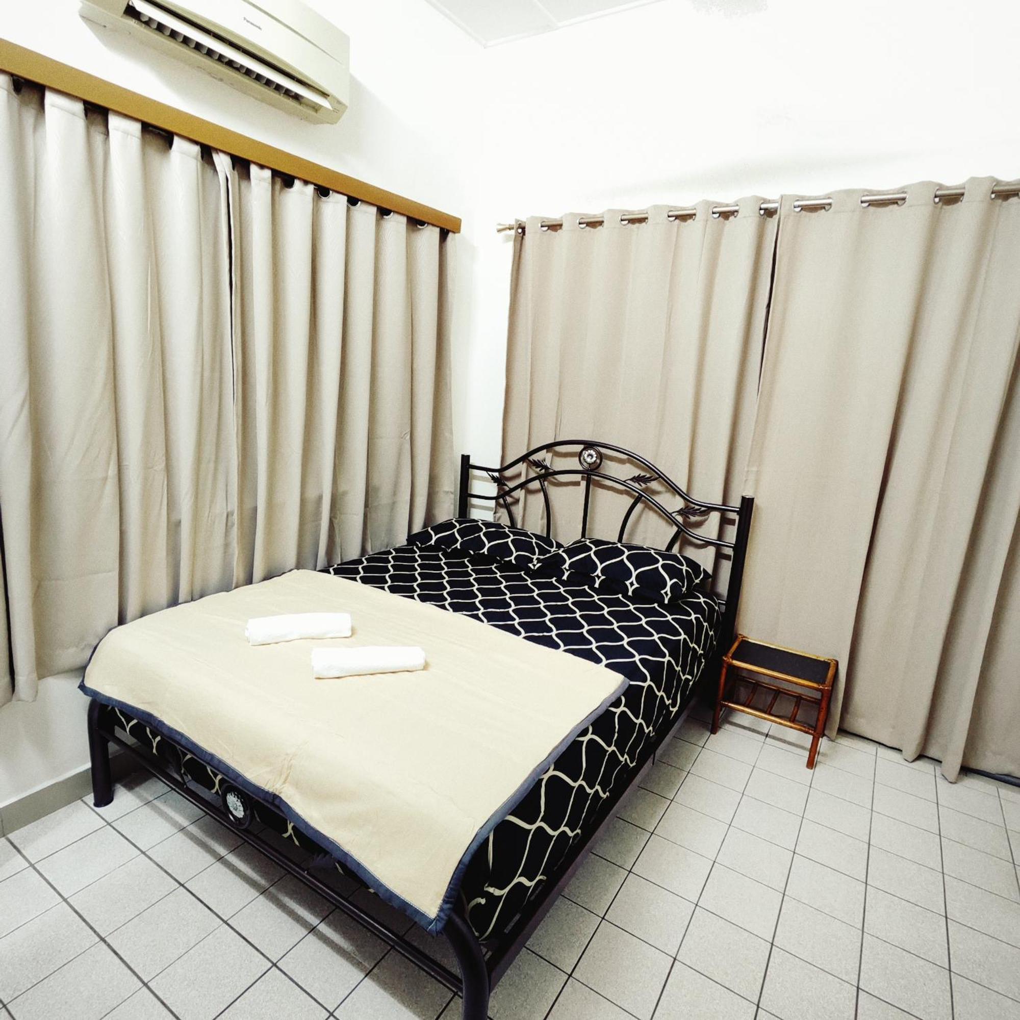 Cheras Landed Homestay 4Br - 10Pax - Mrt Suntex エクステリア 写真